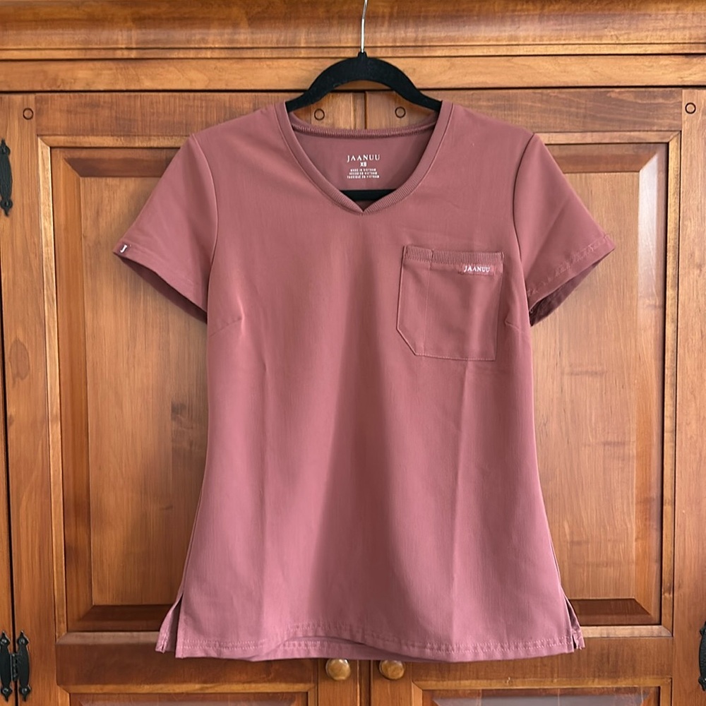 Woman’s Jaanuu scrub top